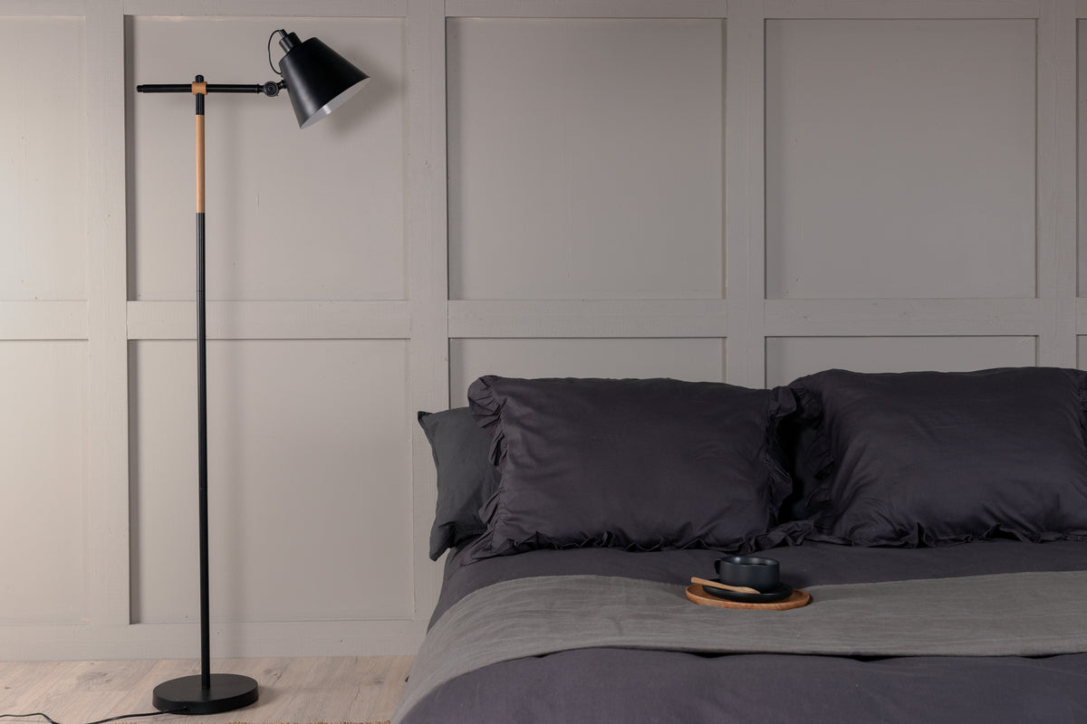 Skott Floor Lamp Black