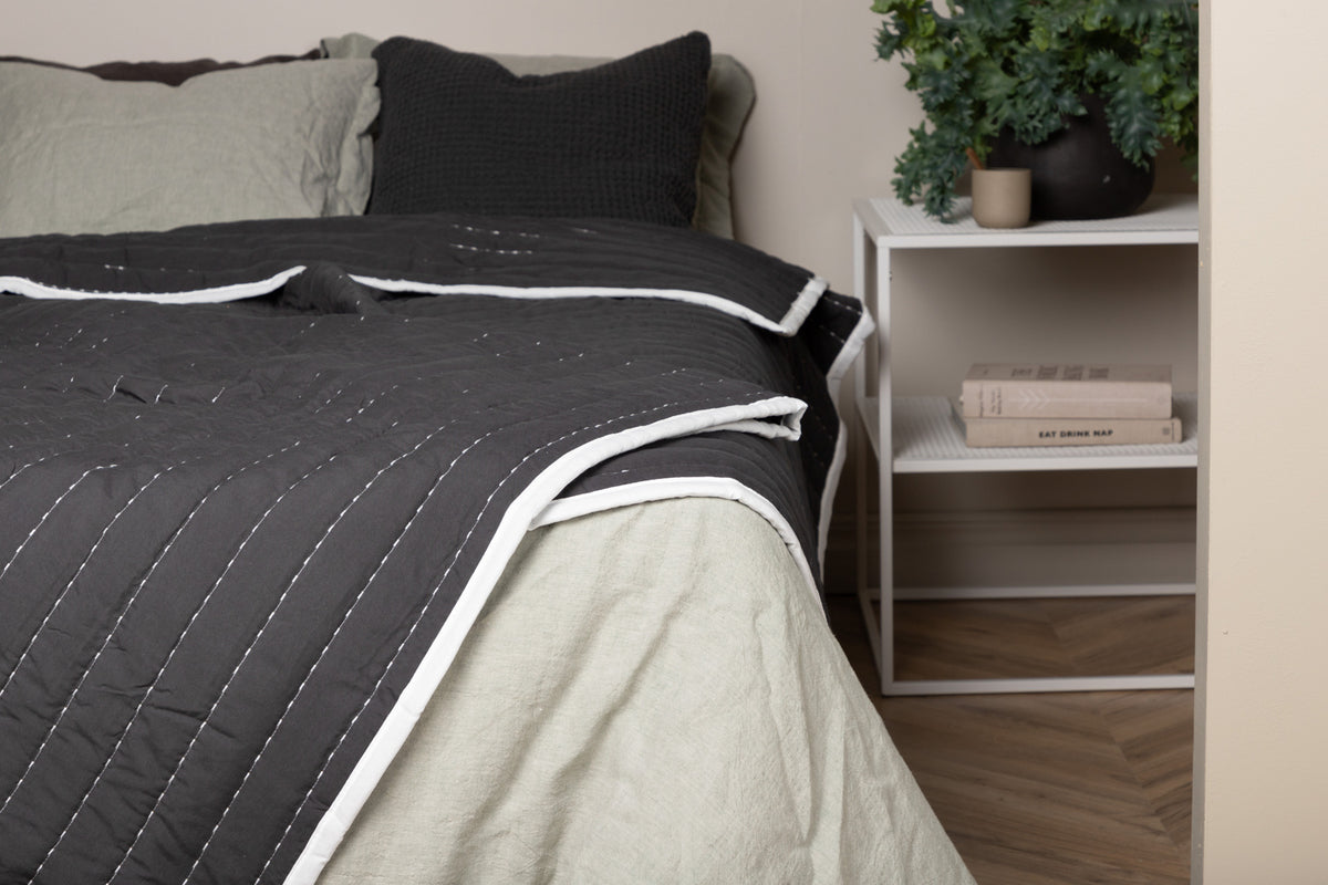 Juni Bedspread 180 x 260 Anthracite