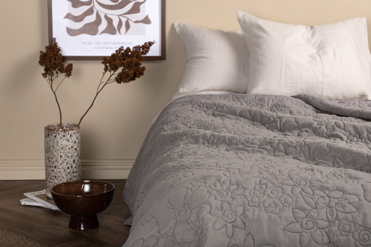 Niki Bedspread 260 x 260 Light Grey