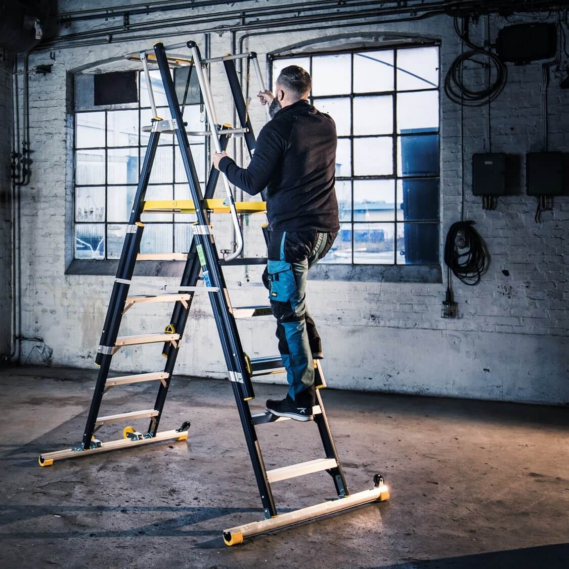 Korkeussäädettävä työtaso HAP