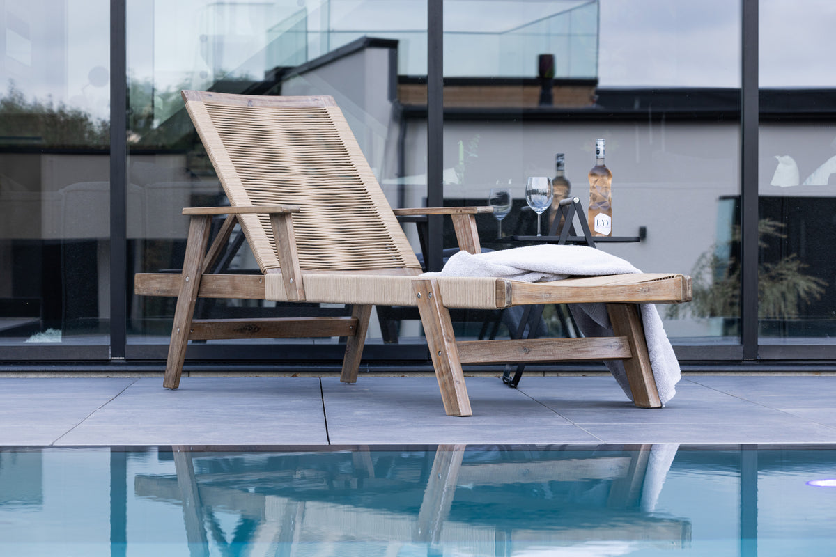 Little John Sun Lounge