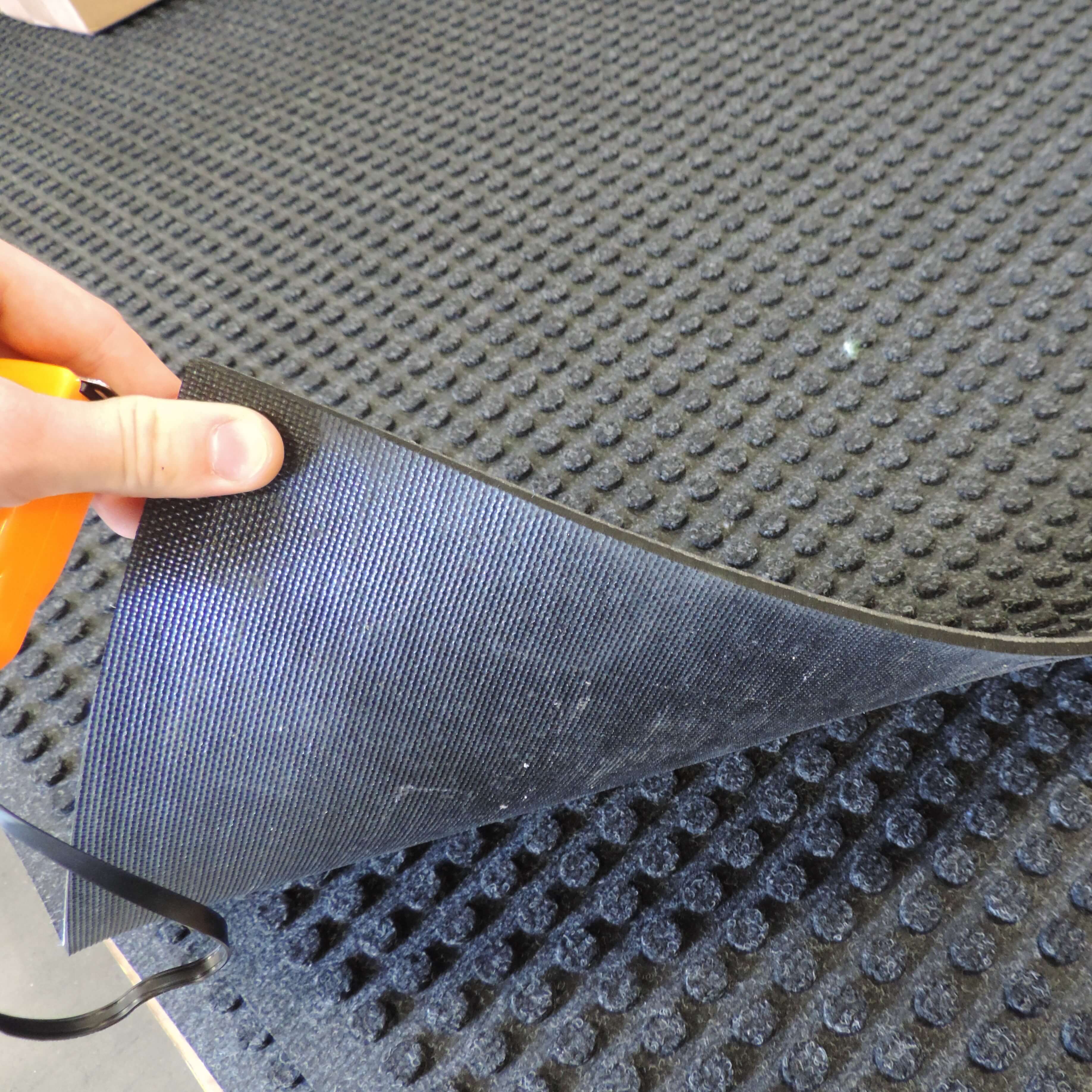 Yhdistelmä kuorma-auto