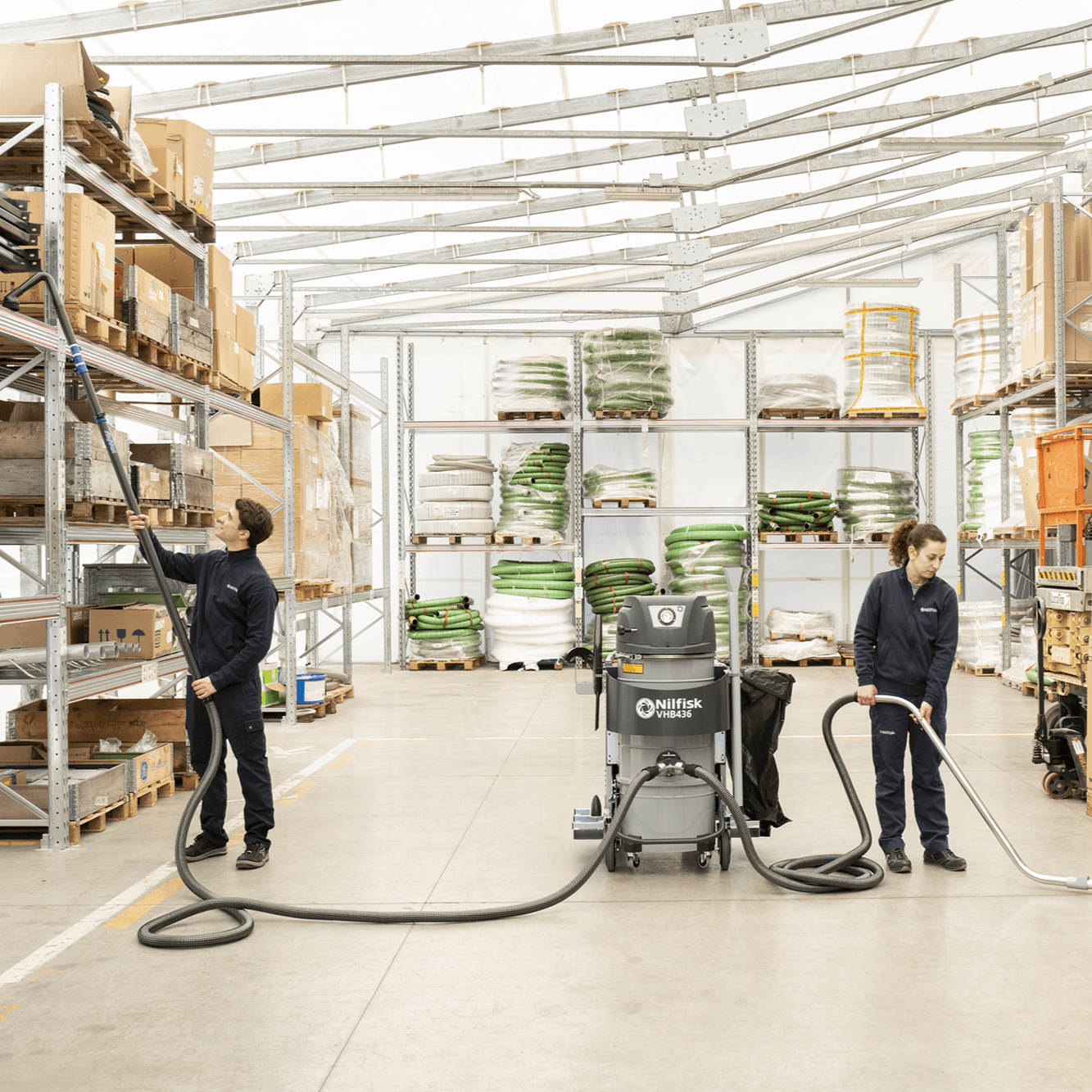 Rough vacuum cleaner VHB436 - Nilfisk