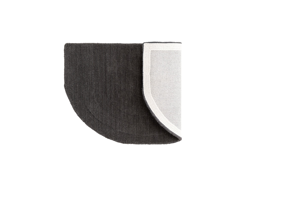 Nora Oval Carpet 80 x 50 Black